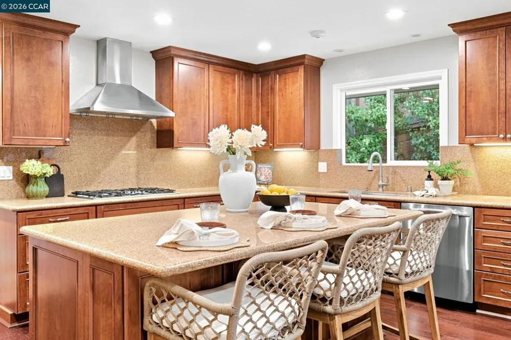 2516 Roundhill Dr Alamo, CA 94507