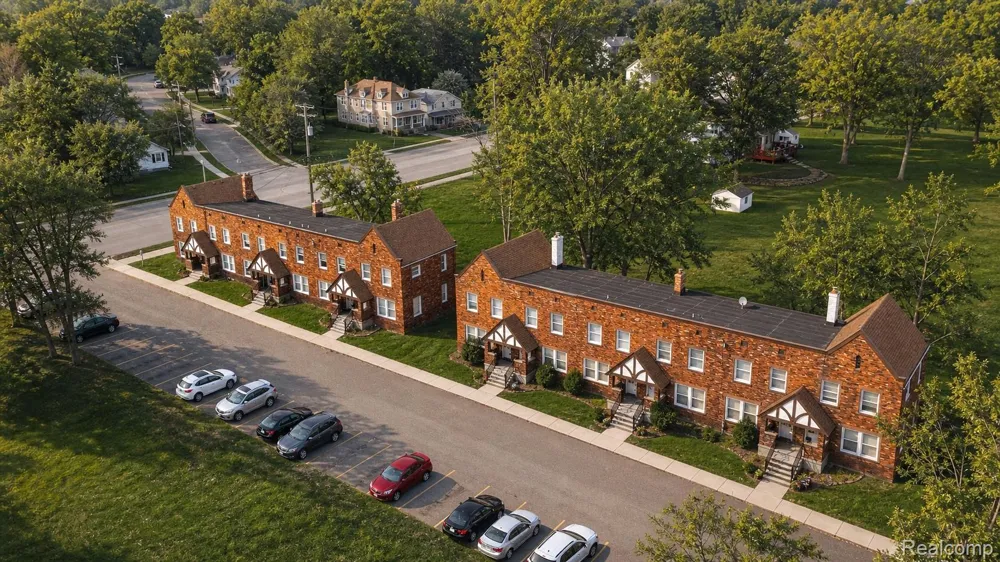 25 Maynard Court Pontiac City, MI 48342
