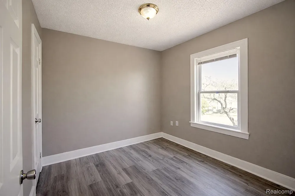 25 Maynard Court Pontiac City, MI 48342