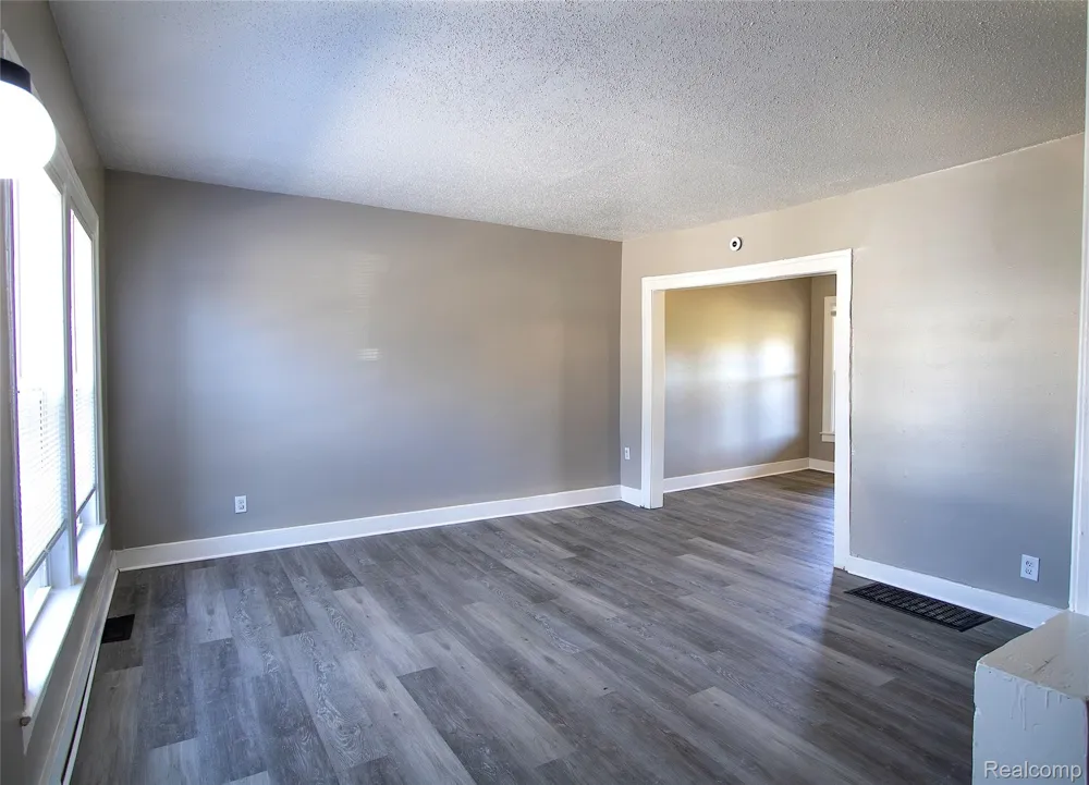 25 Maynard Court Pontiac City, MI 48342