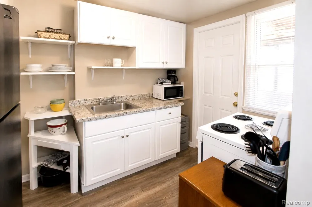 25 Maynard Court Pontiac City, MI 48342