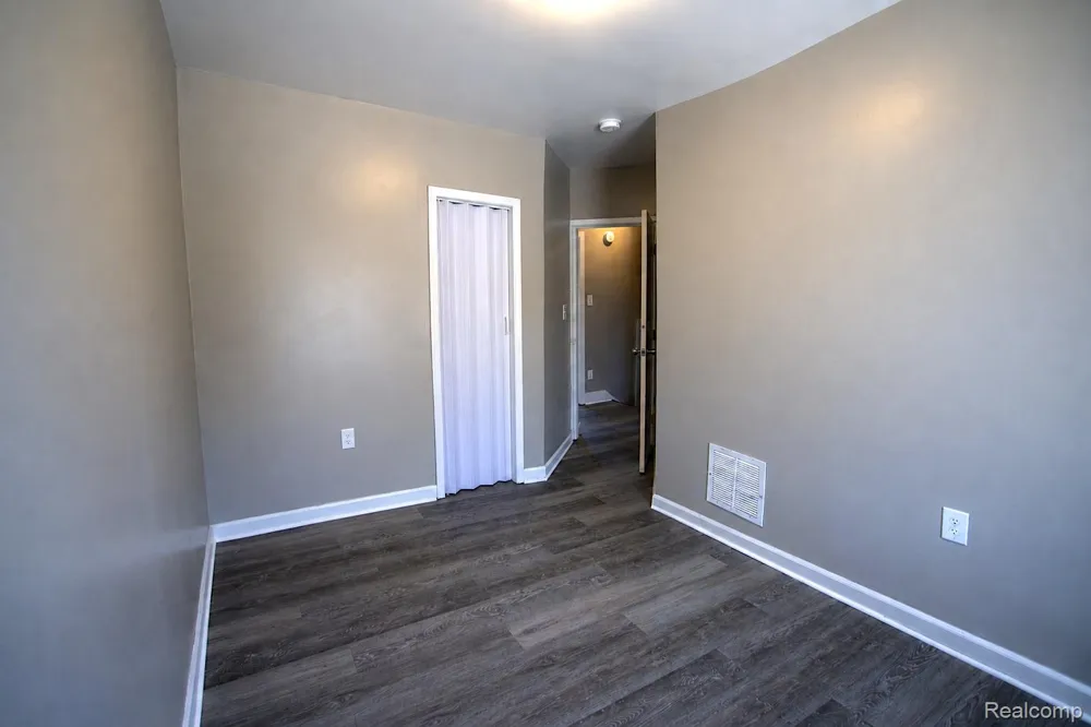 25 Maynard Court Pontiac City, MI 48342