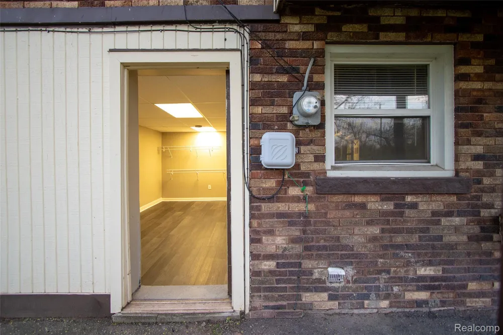 25 Maynard Court Pontiac City, MI 48342