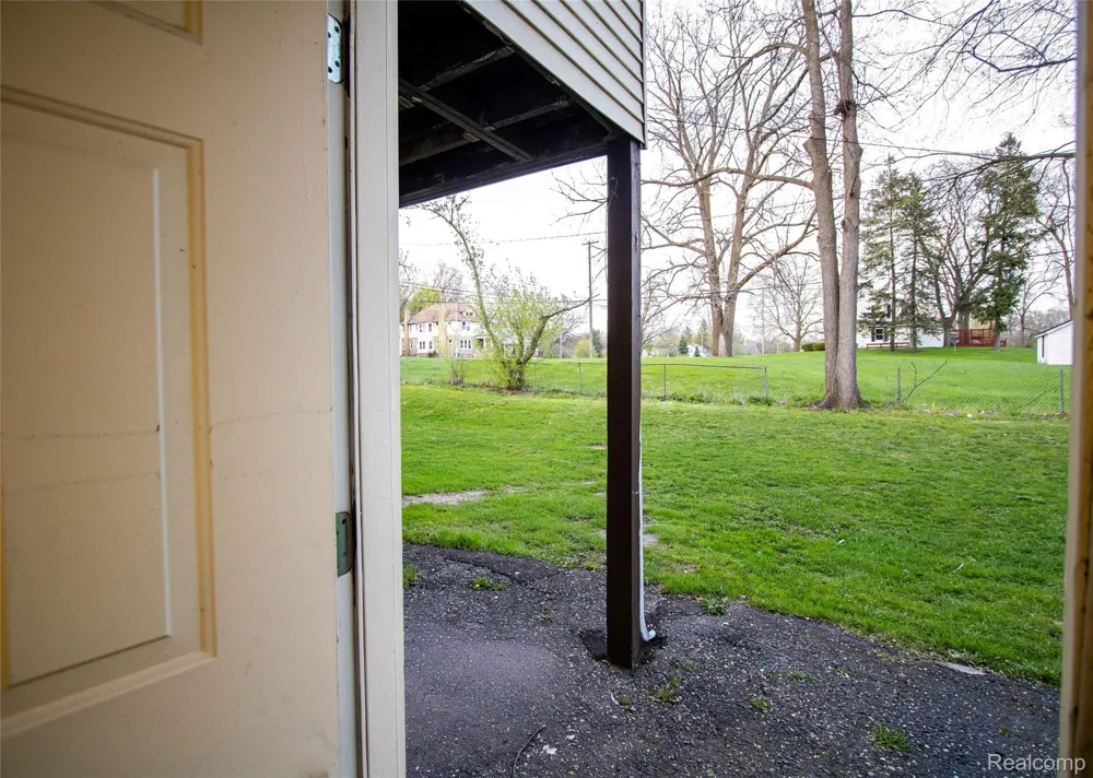 25 Maynard Court Pontiac City, MI 48342