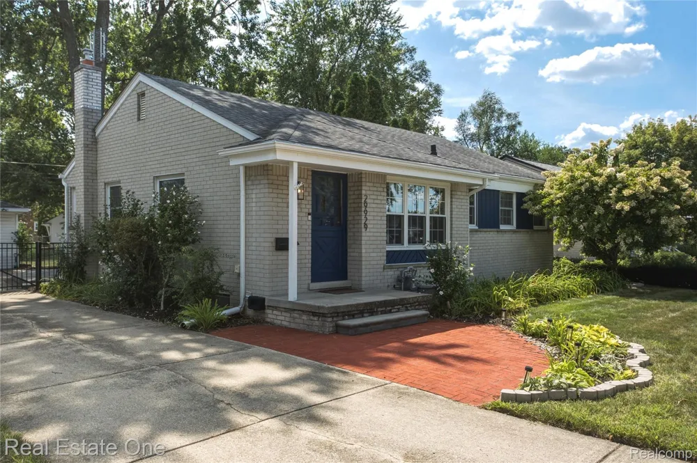 29929 Orangelawn Street Livonia City, MI 48150