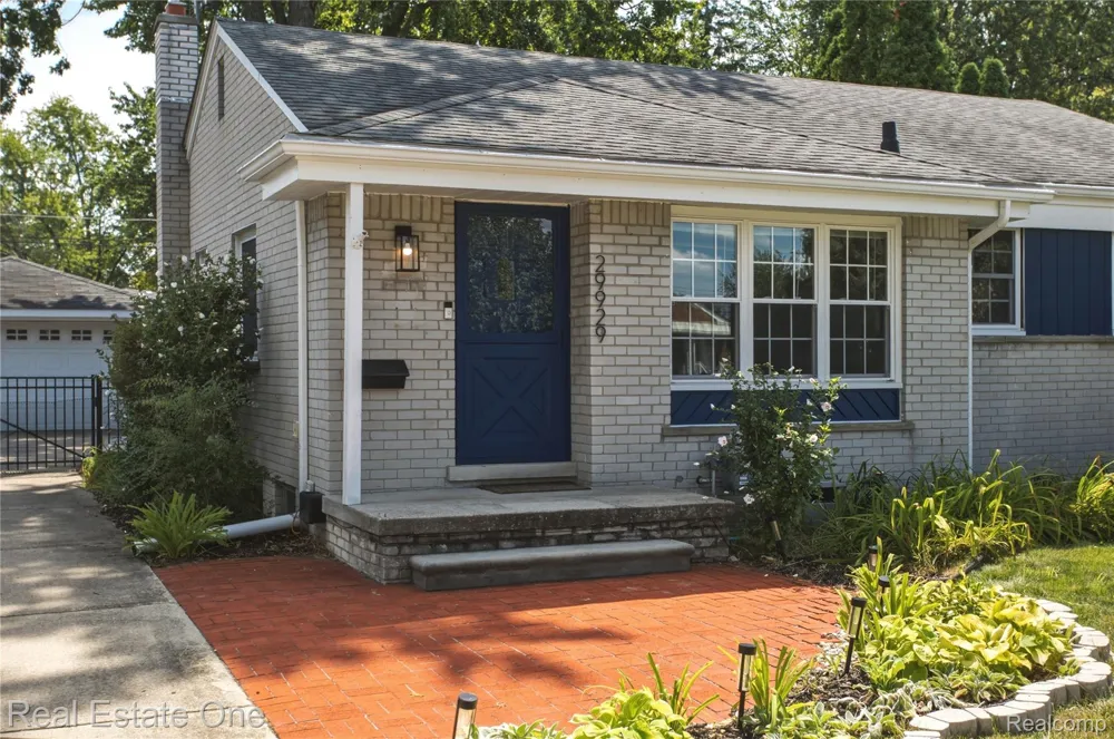 29929 Orangelawn Street Livonia City, MI 48150