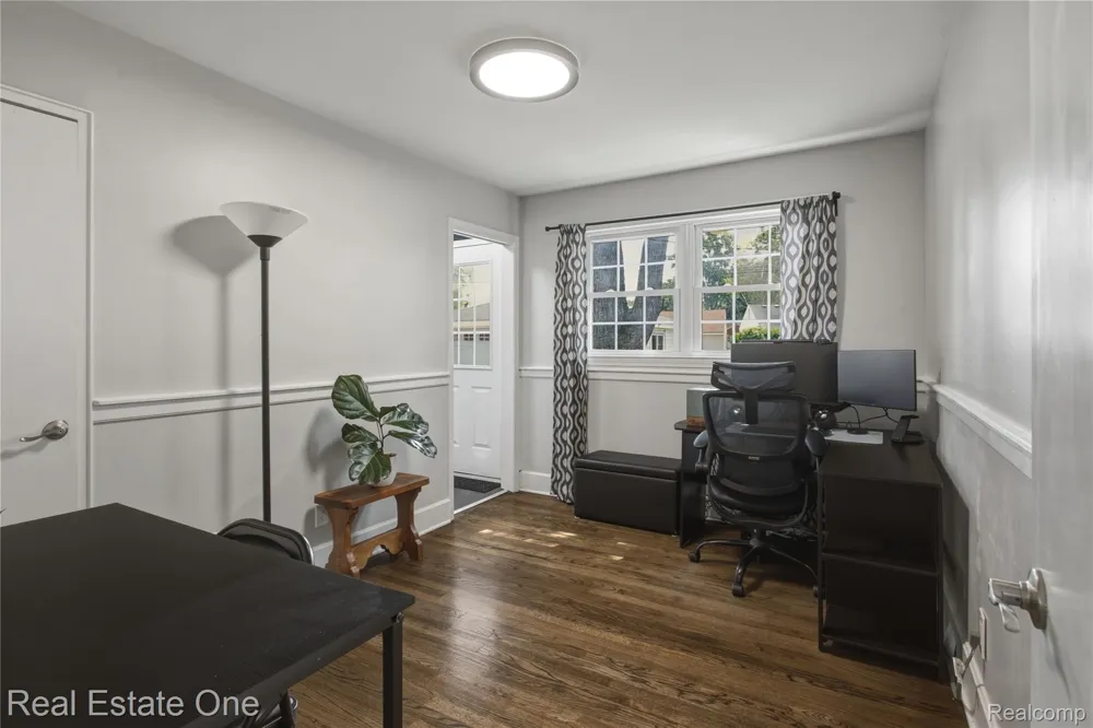 29929 Orangelawn Street Livonia City, MI 48150