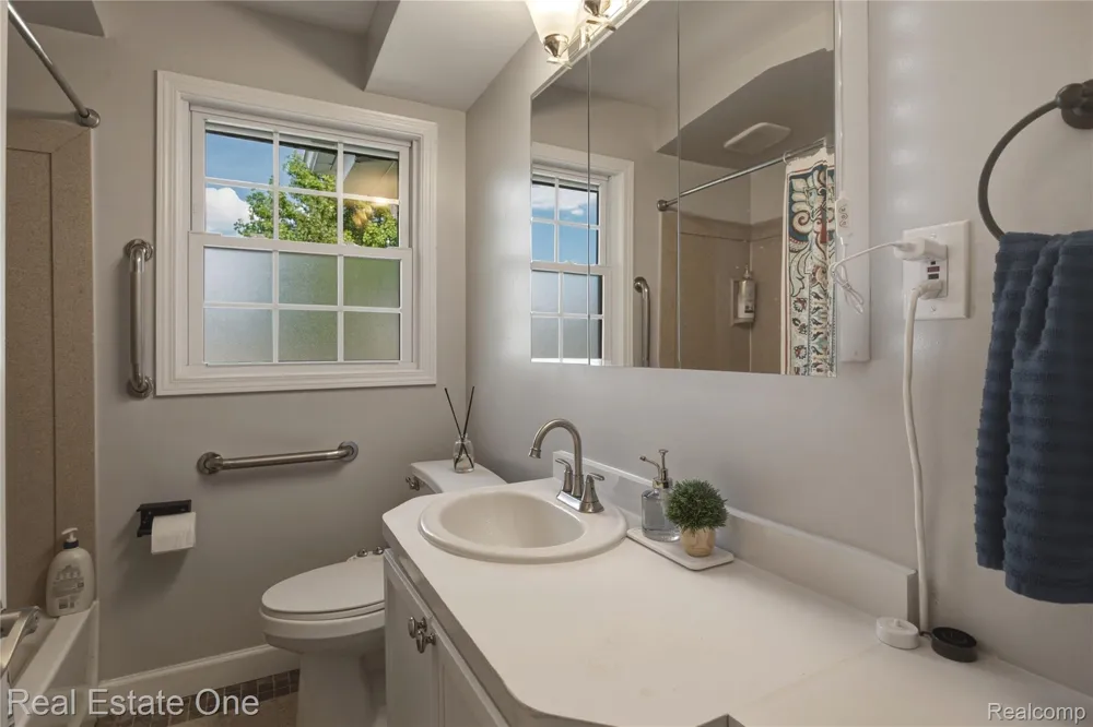 29929 Orangelawn Street Livonia City, MI 48150
