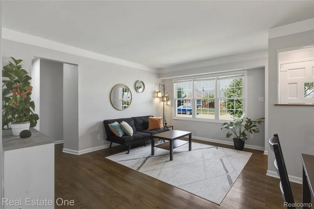 29929 Orangelawn Street Livonia City, MI 48150