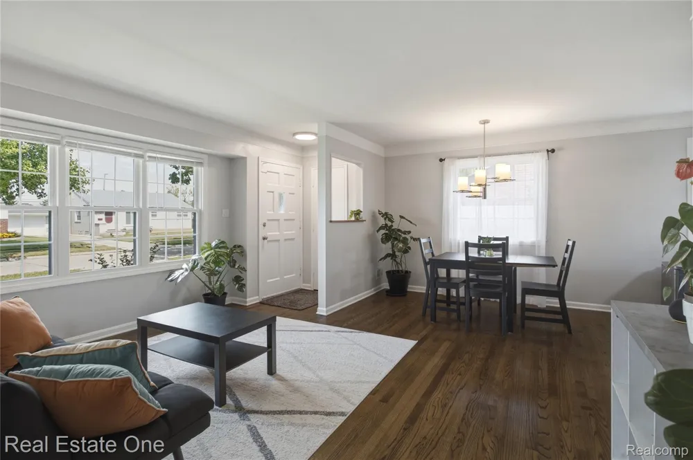 29929 Orangelawn Street Livonia City, MI 48150