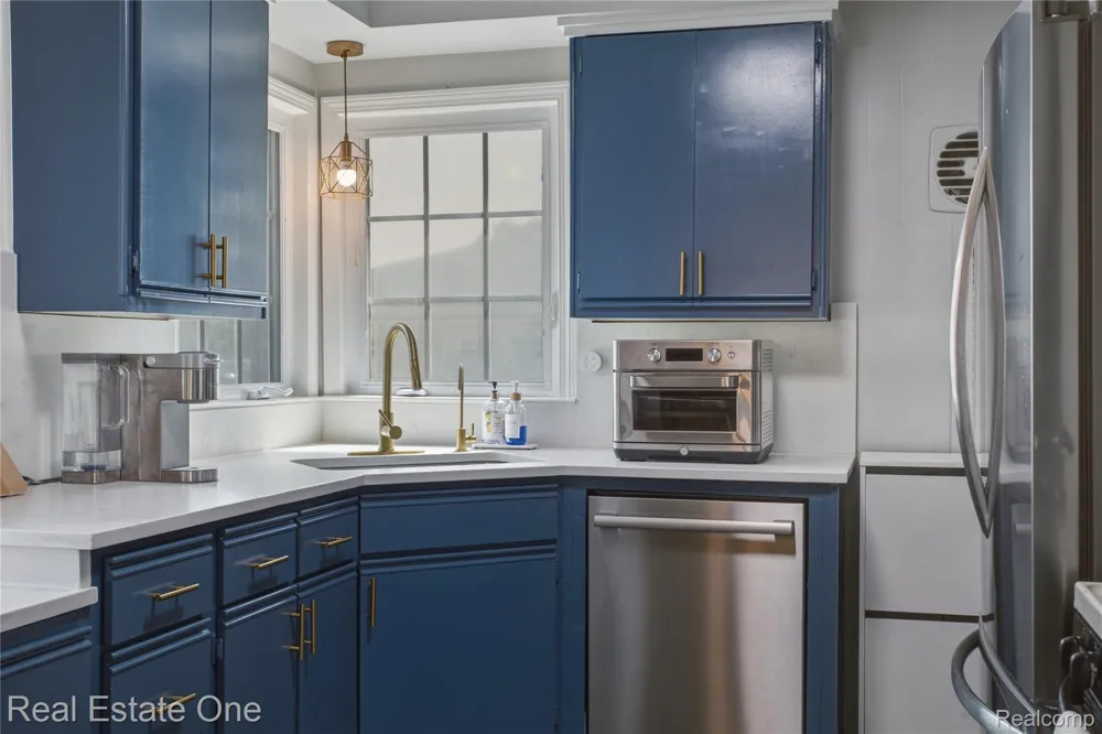 29929 Orangelawn Street Livonia City, MI 48150