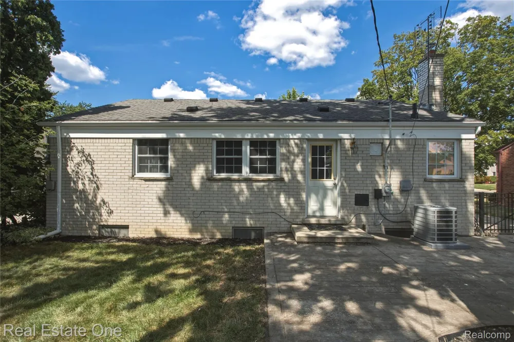 29929 Orangelawn Street Livonia City, MI 48150