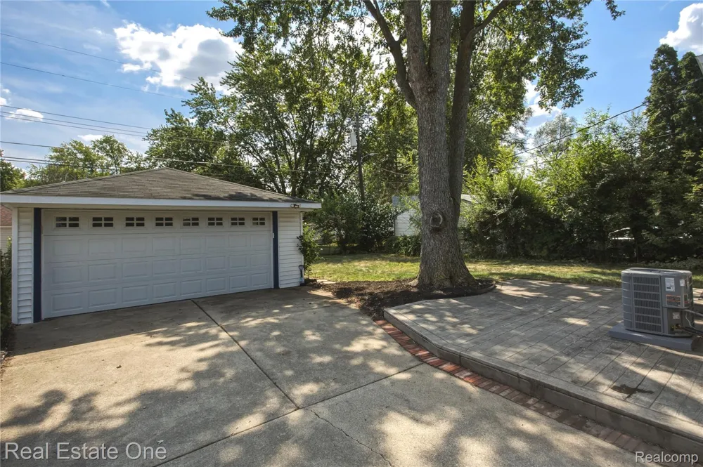 29929 Orangelawn Street Livonia City, MI 48150
