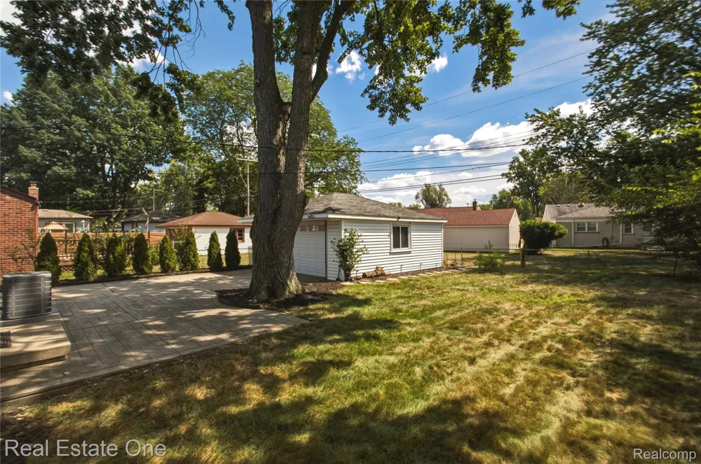 29929 Orangelawn Street Livonia City, MI 48150