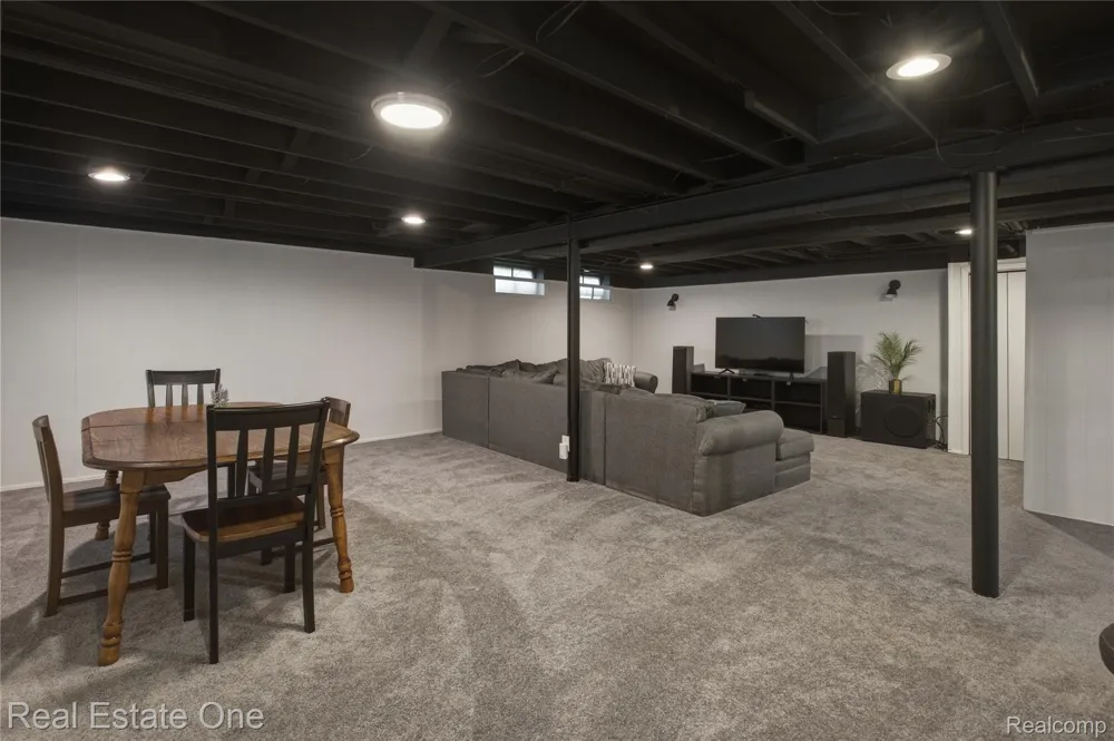 29929 Orangelawn Street Livonia City, MI 48150