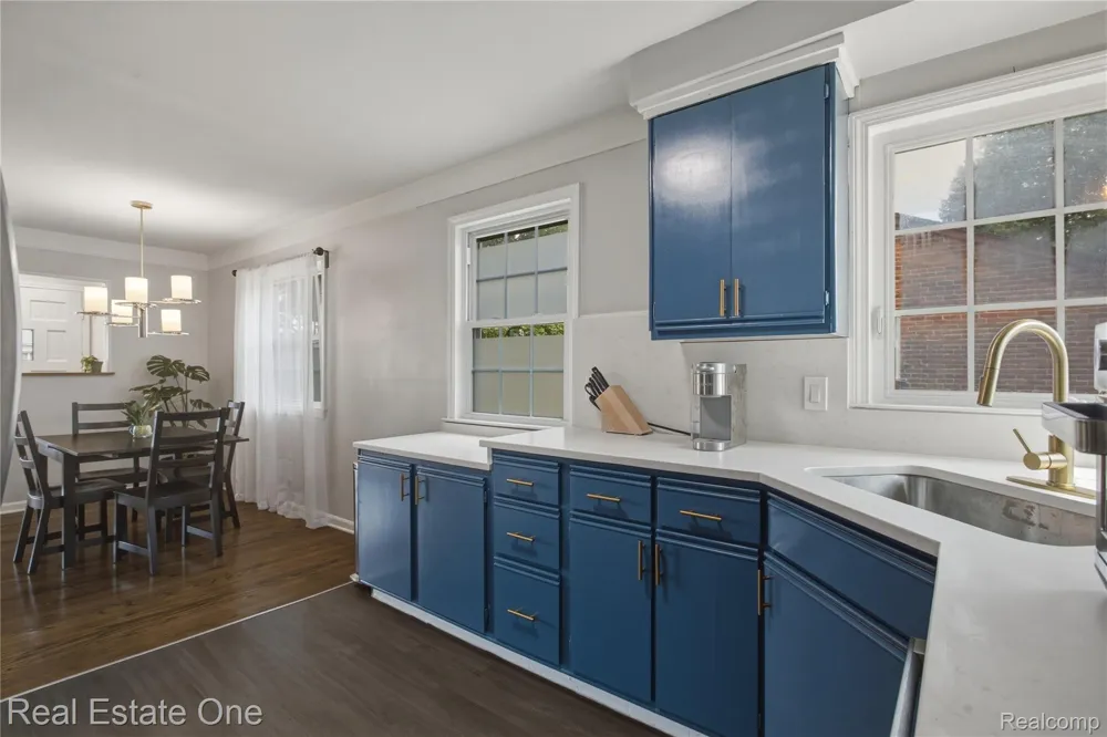 29929 Orangelawn Street Livonia City, MI 48150