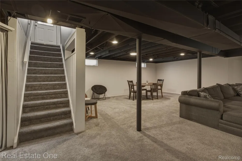 29929 Orangelawn Street Livonia City, MI 48150