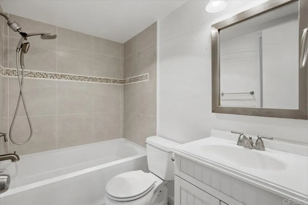 9457 Carlton Oaks Drive #B Santee, CA 92071