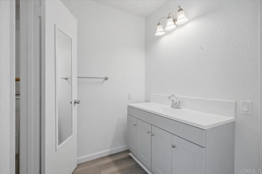 9457 Carlton Oaks Drive #B Santee, CA 92071