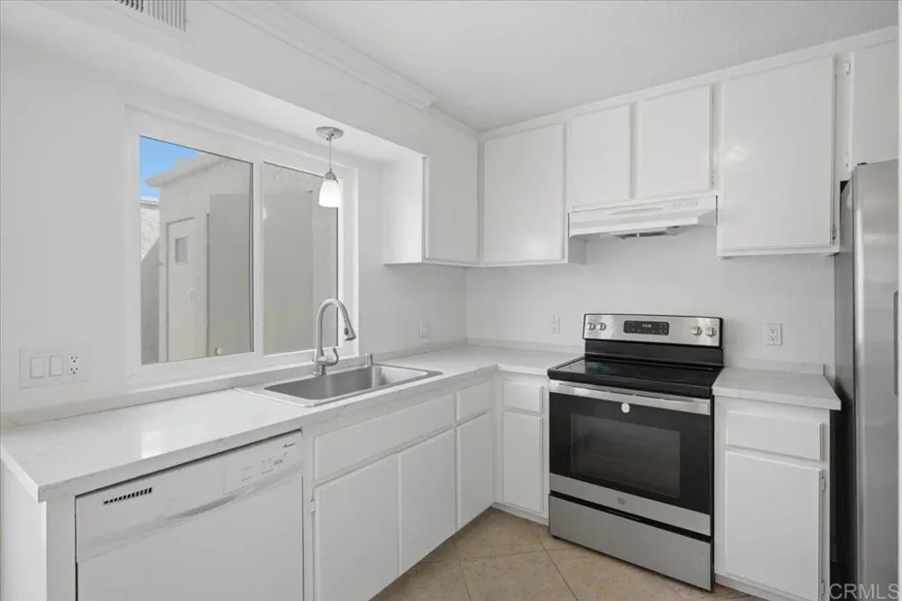 9457 Carlton Oaks Drive #B Santee, CA 92071
