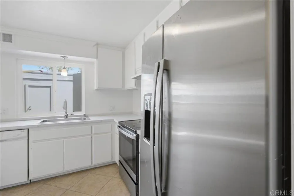 9457 Carlton Oaks Drive #B Santee, CA 92071