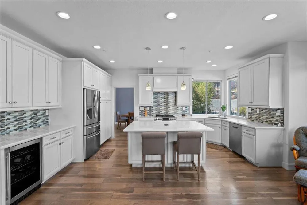 21748 Woodrose Place Salinas, CA 93908
