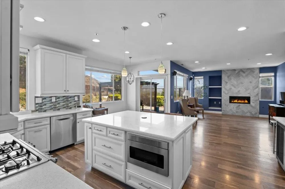 21748 Woodrose Place Salinas, CA 93908