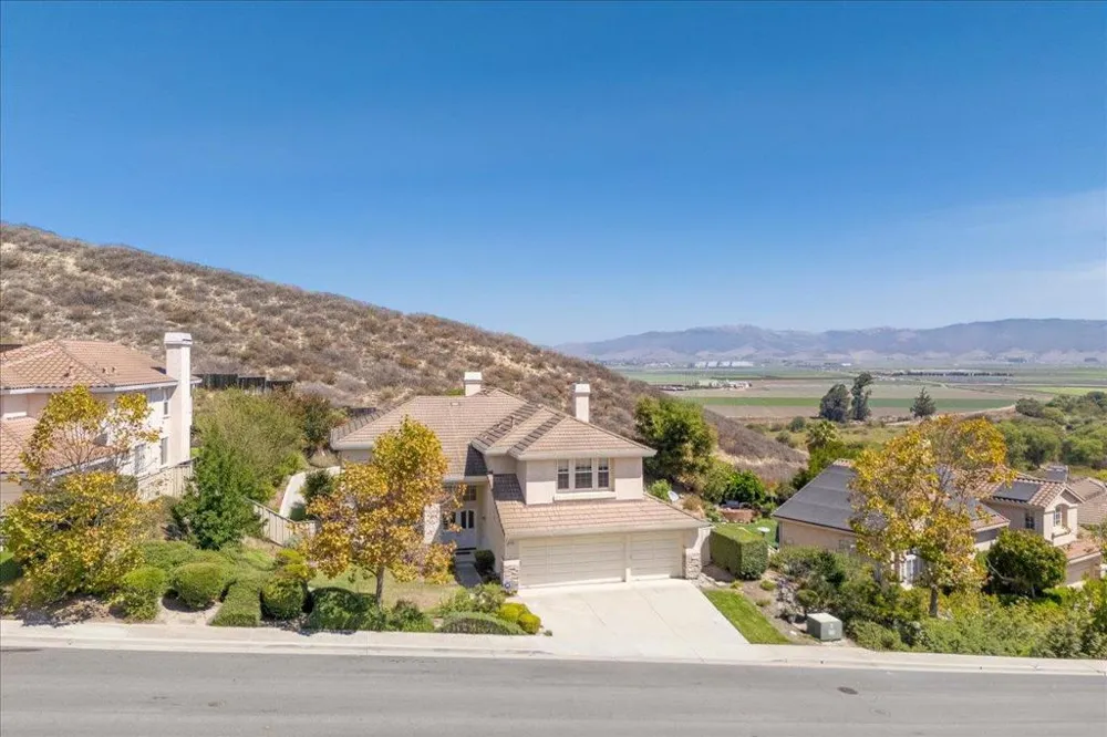 21748 Woodrose Place Salinas, CA 93908