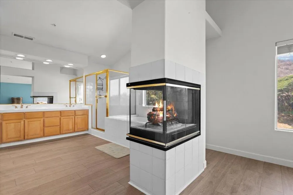 21748 Woodrose Place Salinas, CA 93908