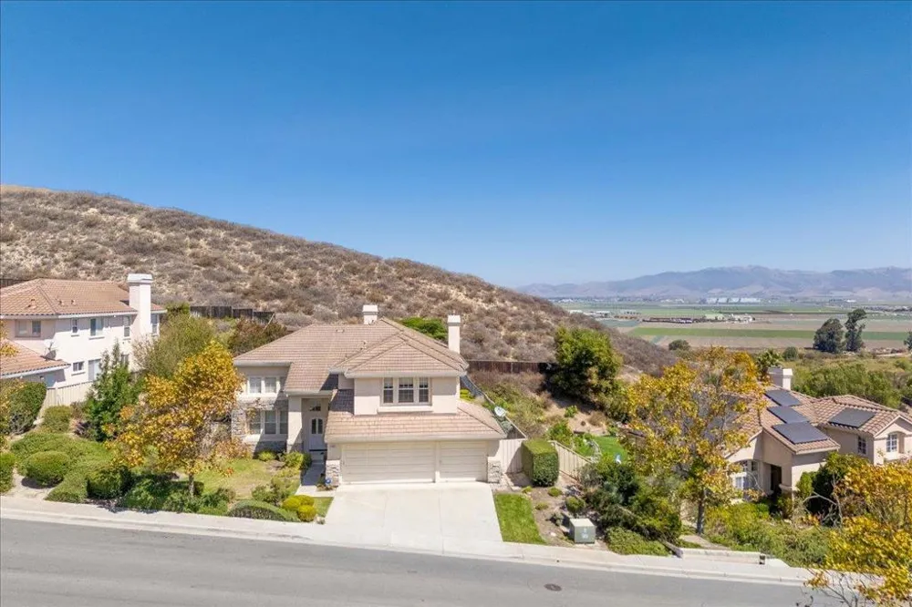 21748 Woodrose Place Salinas, CA 93908