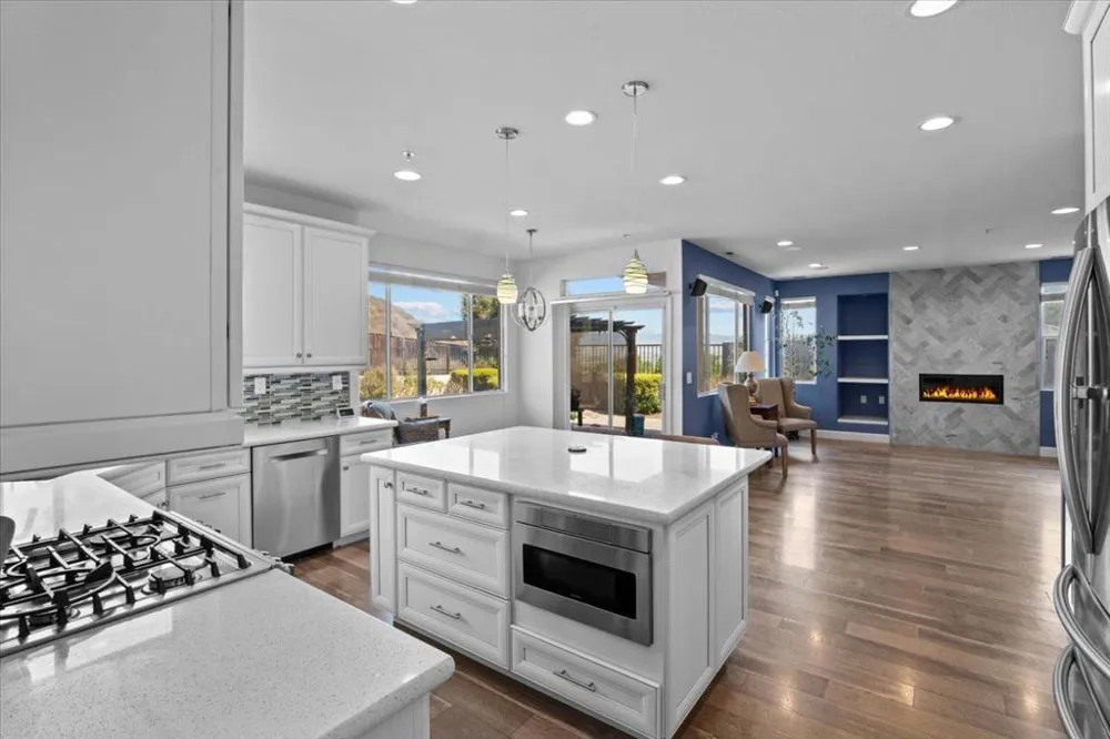 21748 Woodrose Place Salinas, CA 93908