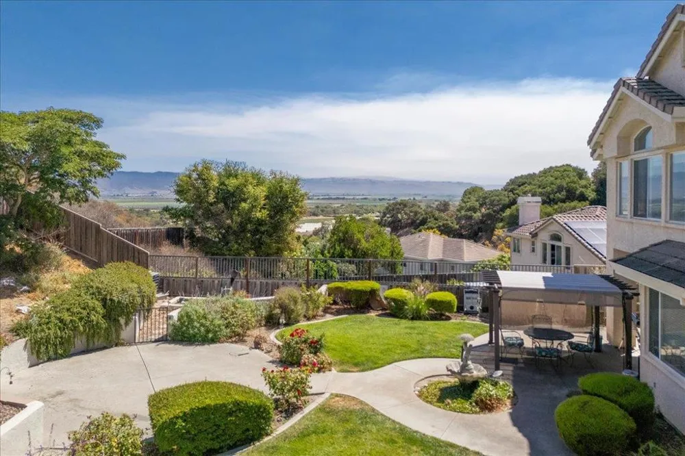 21748 Woodrose Place Salinas, CA 93908