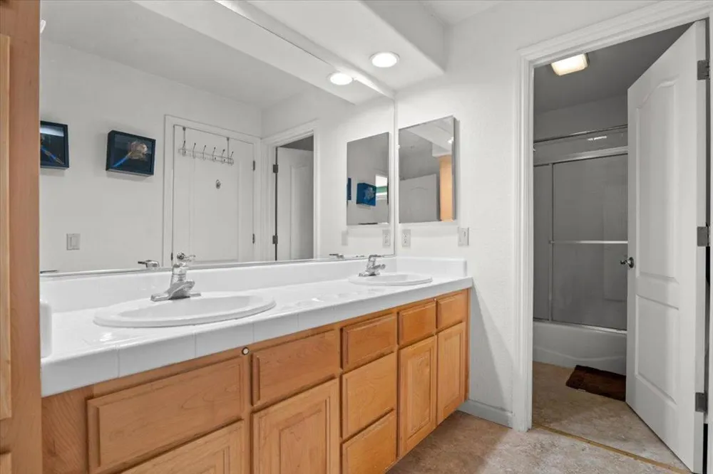 21748 Woodrose Place Salinas, CA 93908