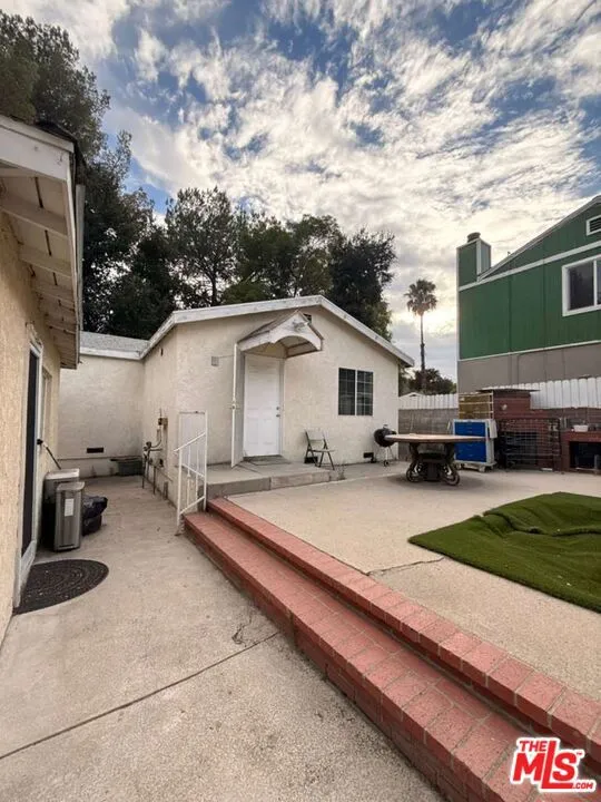 3740 Mayfield Avenue Glendale, CA 91214