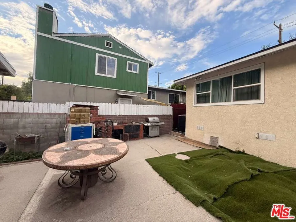 3740 Mayfield Avenue Glendale, CA 91214