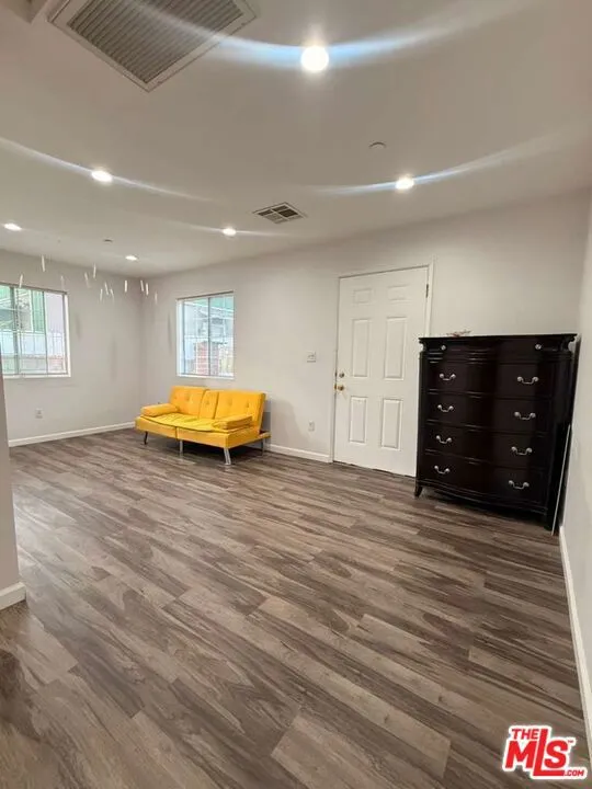 3740 Mayfield Avenue Glendale, CA 91214