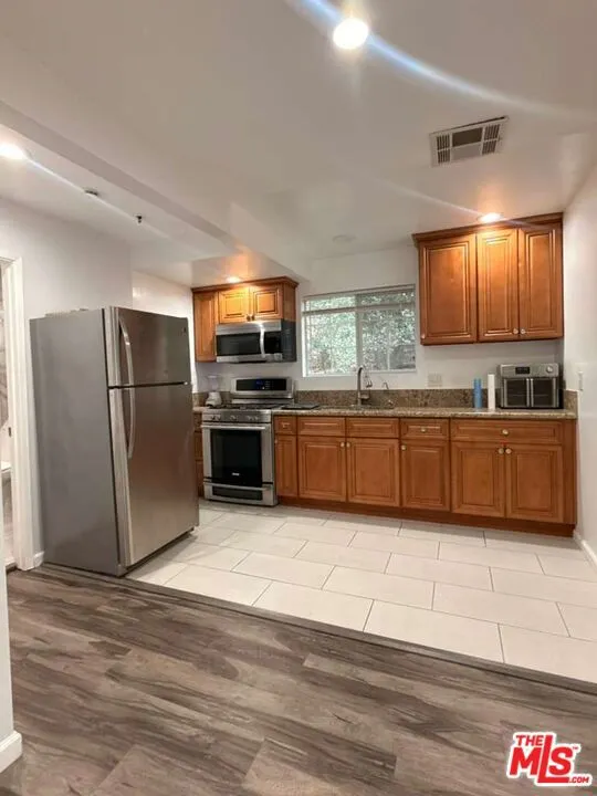 3740 Mayfield Avenue Glendale, CA 91214