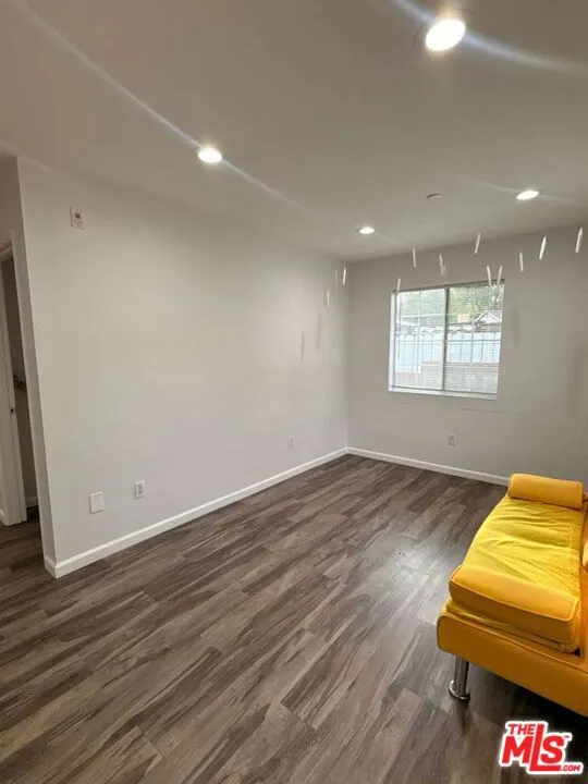 3740 Mayfield Avenue Glendale, CA 91214