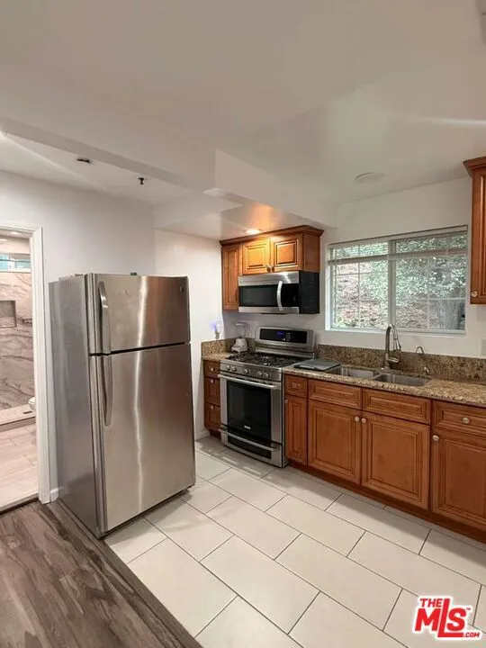 3740 Mayfield Avenue Glendale, CA 91214