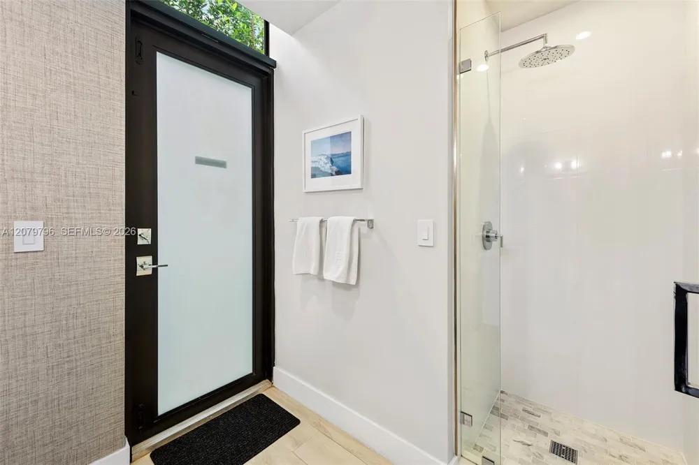 8611 Arboretum Ln Miami, FL 33138
