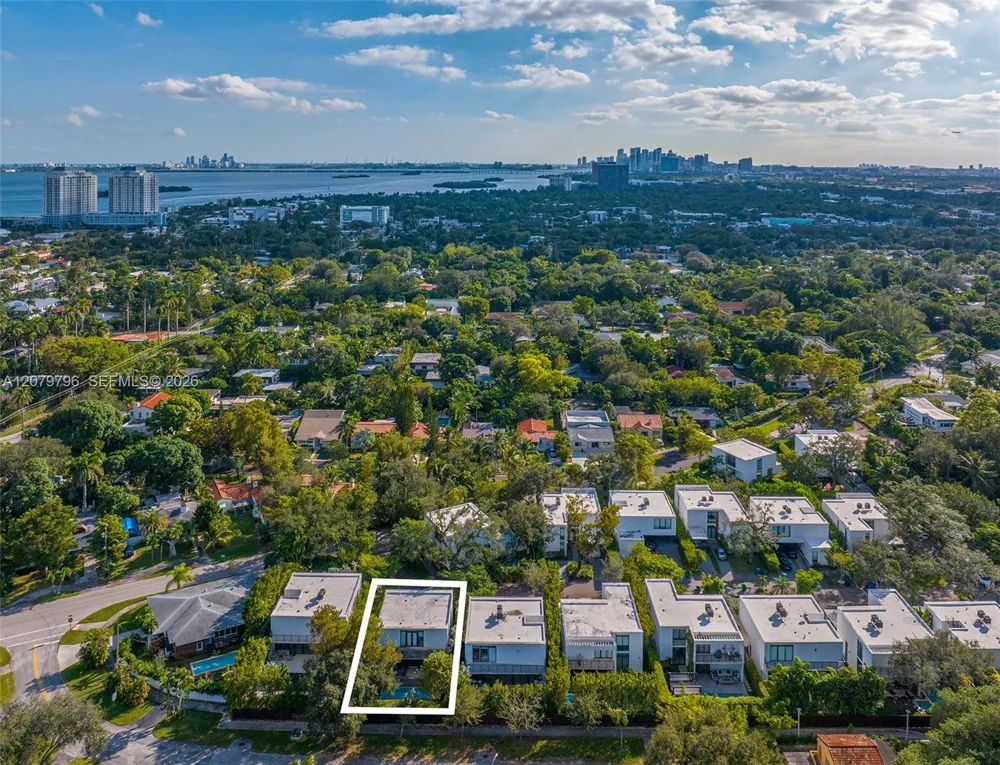8611 Arboretum Ln Miami, FL 33138