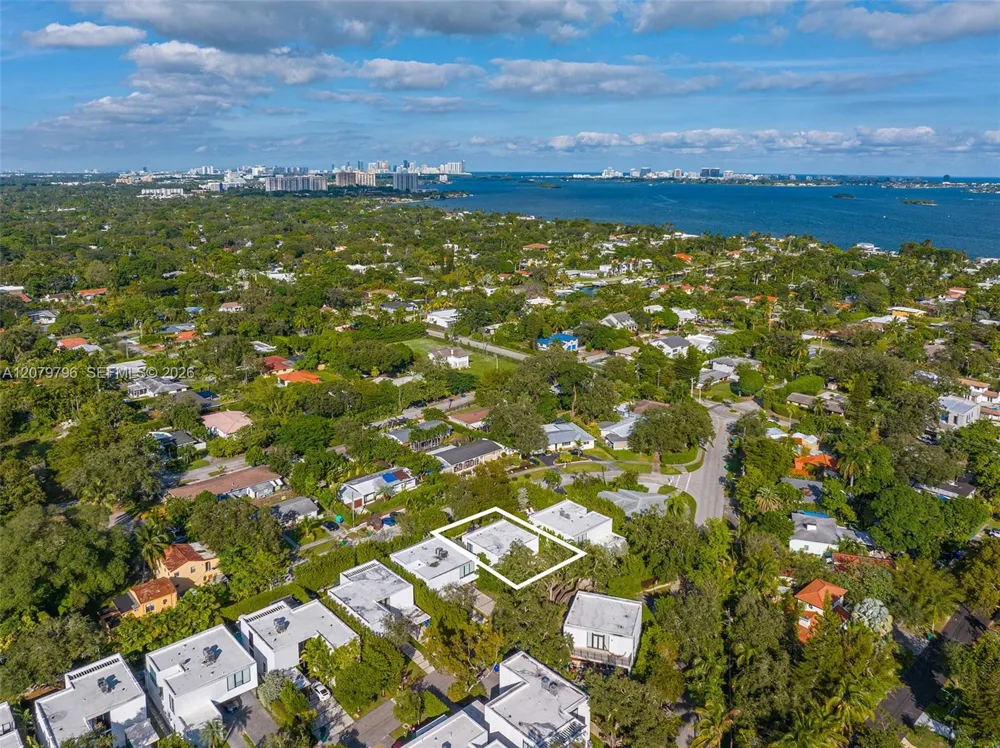 8611 Arboretum Ln Miami, FL 33138