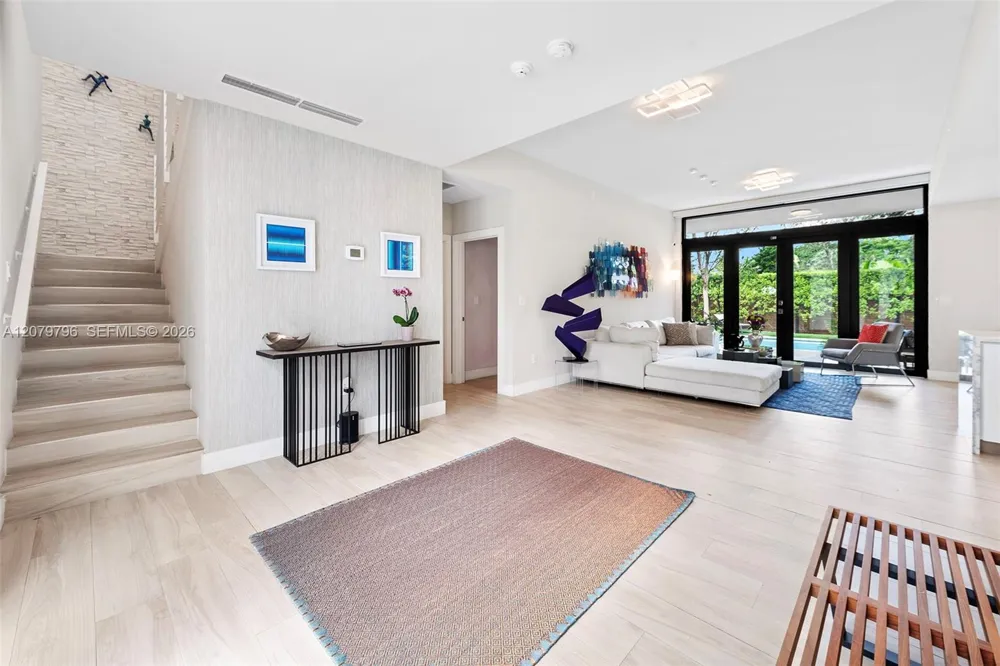 8611 Arboretum Ln Miami, FL 33138