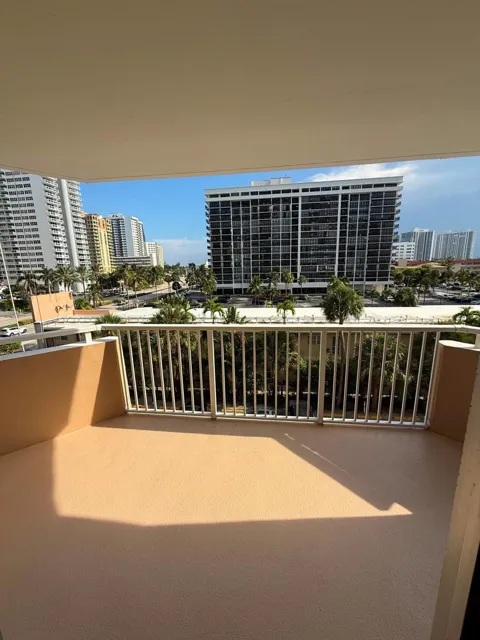 1985 S OCEAN DRIVE S #3L