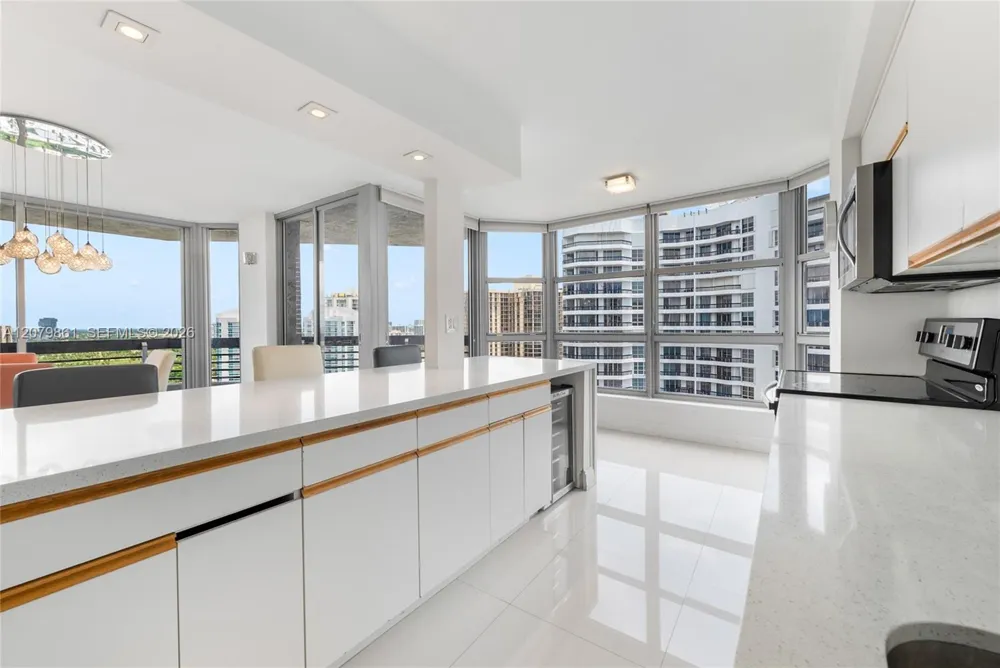 19101 NE 36th Ct #2607 Aventura, FL 33180