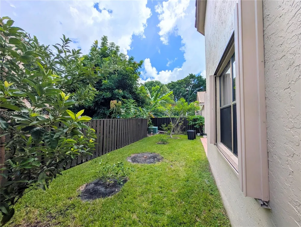 10321 NW 17th Ct Plantation, FL 33322