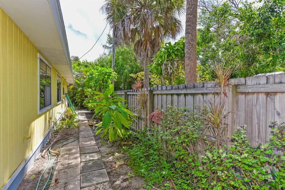 1076 NE BANYAN TREE DRIVE Jensen Beach, FL 34957