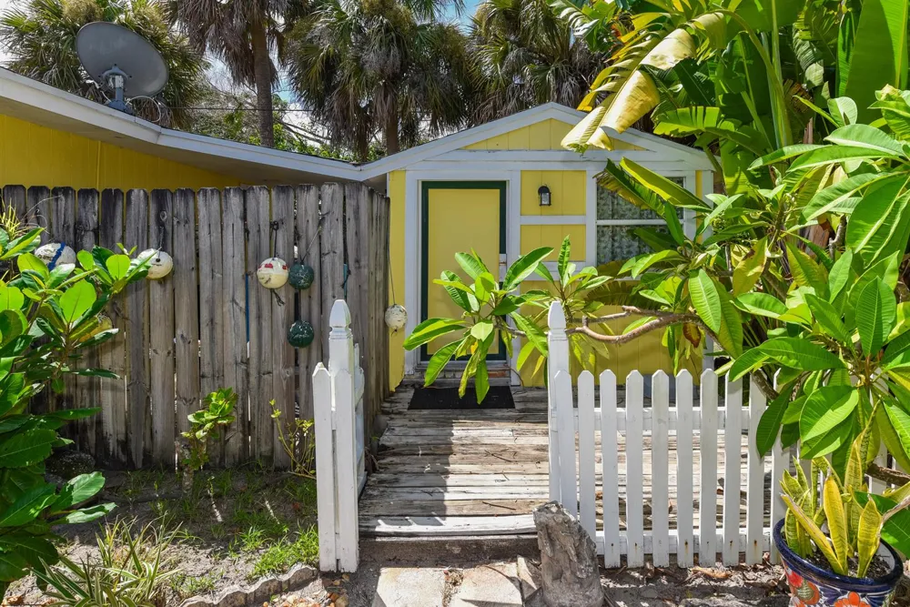 1076 NE BANYAN TREE DRIVE Jensen Beach, FL 34957