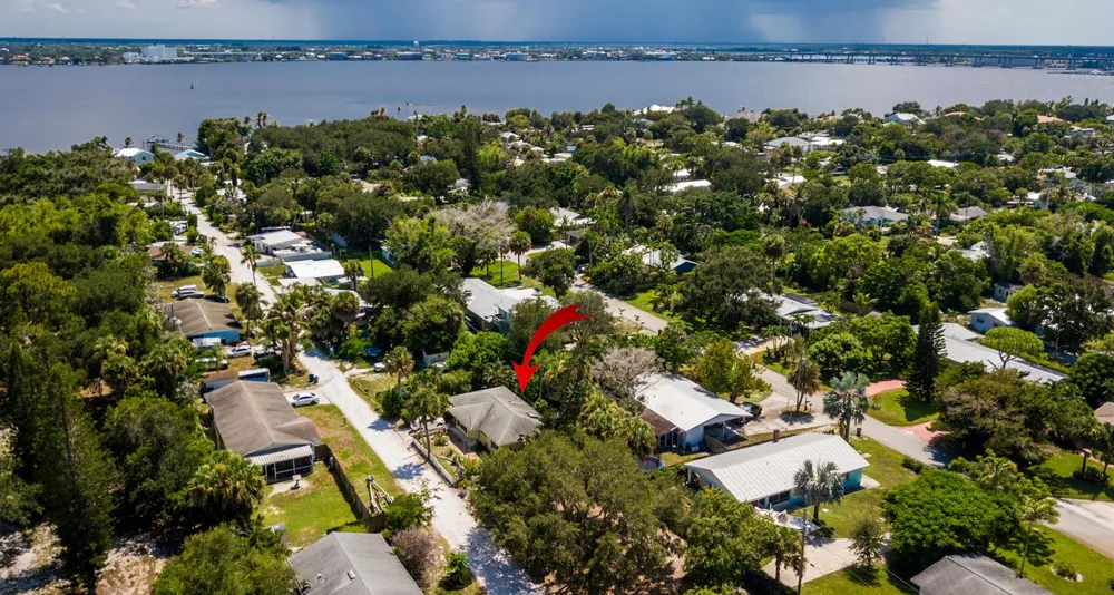 1076 NE BANYAN TREE DRIVE Jensen Beach, FL 34957