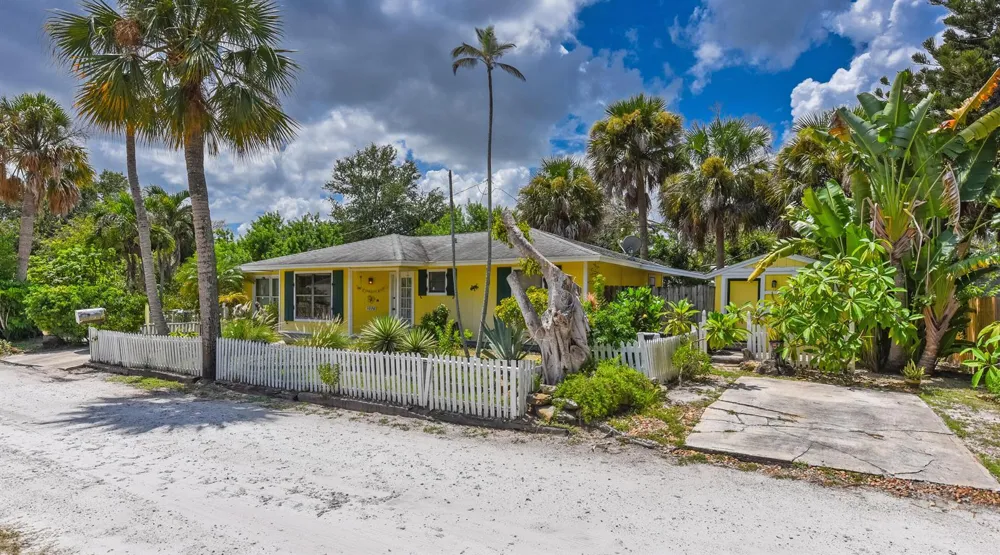1076 NE BANYAN TREE DRIVE Jensen Beach, FL 34957